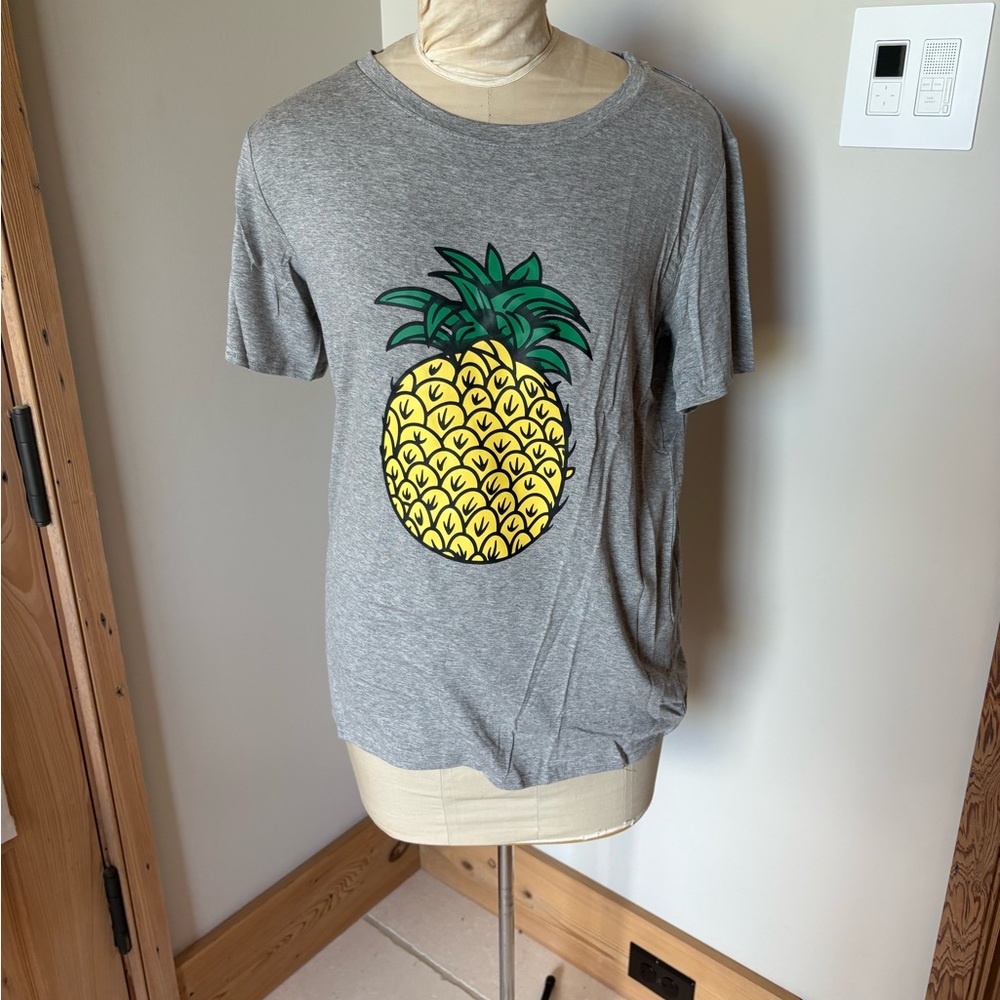 Gray Pineapple Graphic Tee